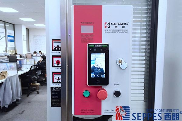 人脸识别的快速卷帘门