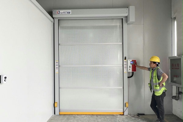 人脸识别的快速卷帘门