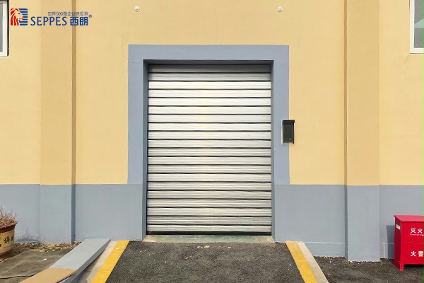 硬质快速卷帘门　
